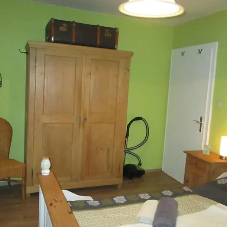 Grosse, Hundfreundliche In Der Naehe Des Flusses Apartment